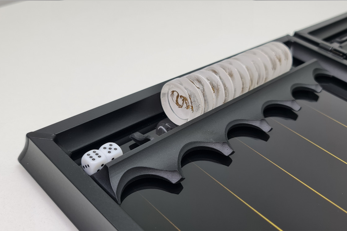 Exklusiv: „Fiery Flight“ – Backgammon aus gehärtetem Glas