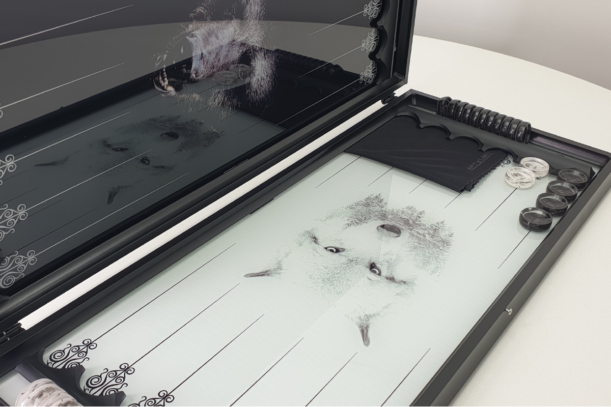 Exklusiv: „Duell der Natur (Wolf und Bär)“ – Backgammon aus gehärtetem Glas