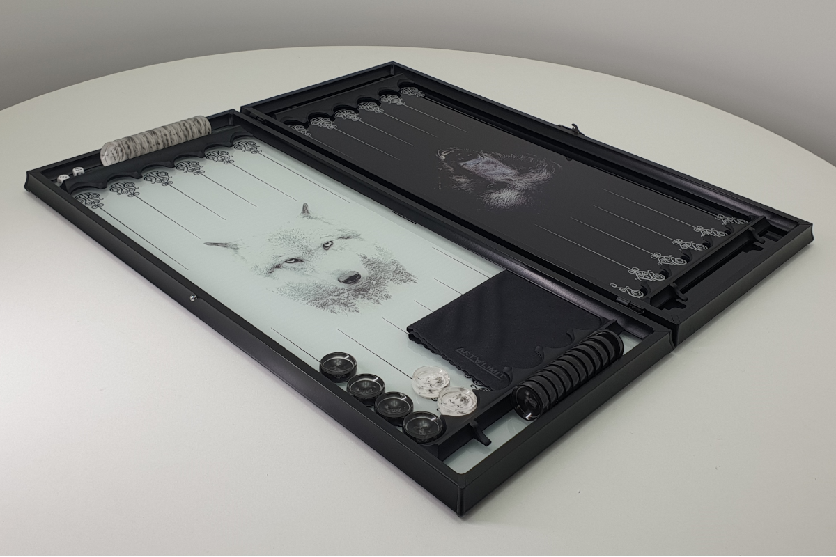 Exclusive: "Nature's Duel (Wolf and Bear)" made of tempered glass