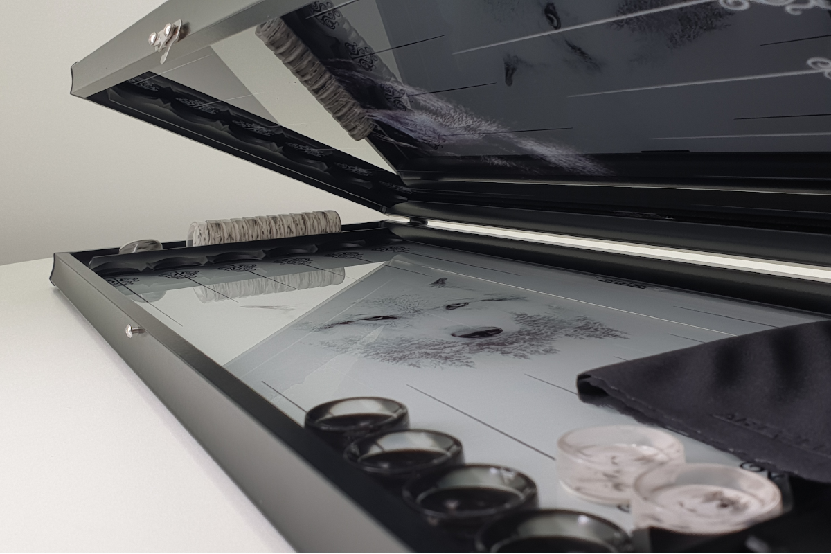Exclusive: "Nature's Duel (Wolf and Bear)" made of tempered glass