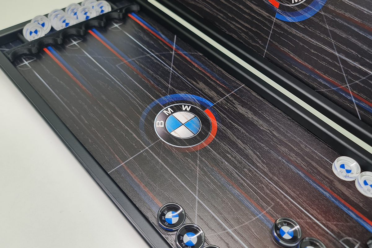 Exclusive: "BMW Heritage" – oak veneer backgammon game