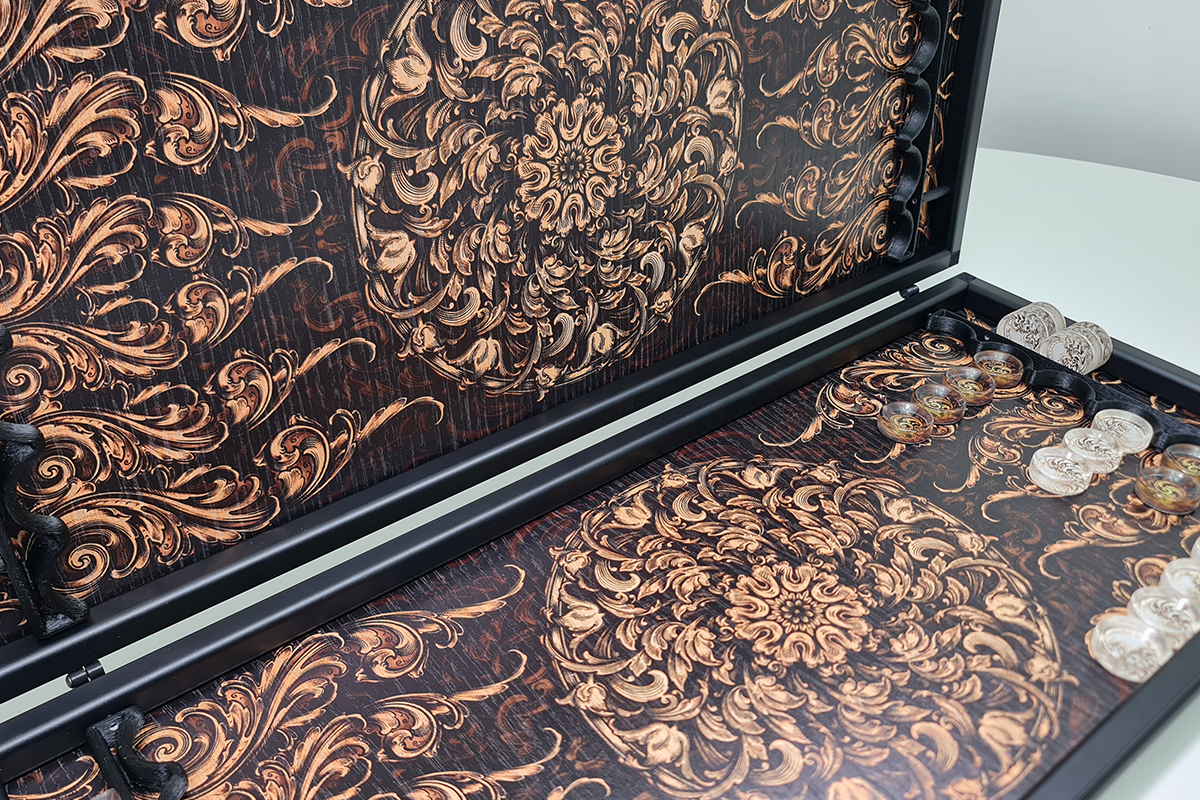 Exklusiv: „Imperial Baroque“ – Backgammon aus Eichenfurnier