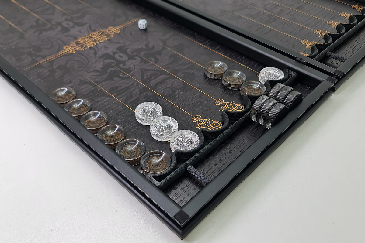 Exclusive: "Royal Ornament" made of oak veneer