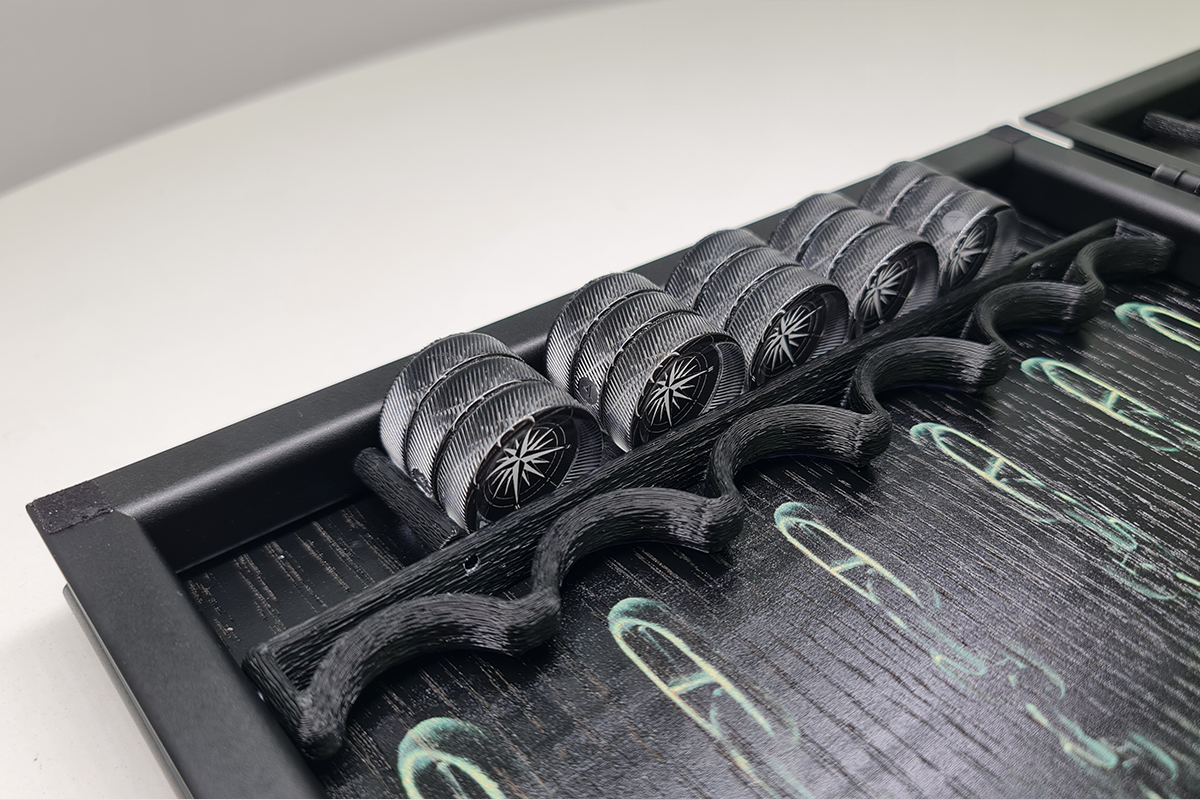 Exklusiv: „Piratenschiff“ – Backgammon aus Eichenfurnier