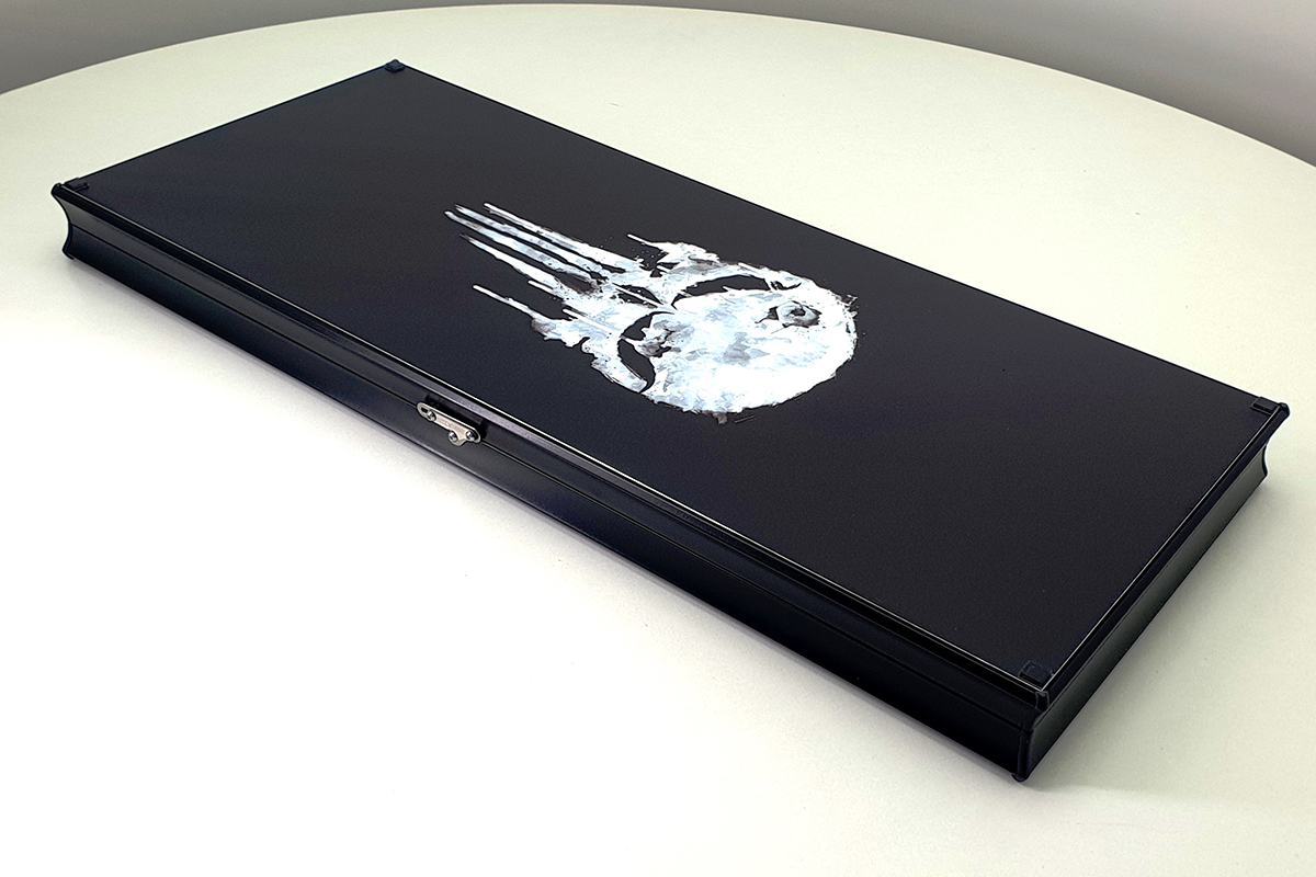 حصريًا: "المنتقم" - لعبة الطاولة الزجاجية المقسّاة