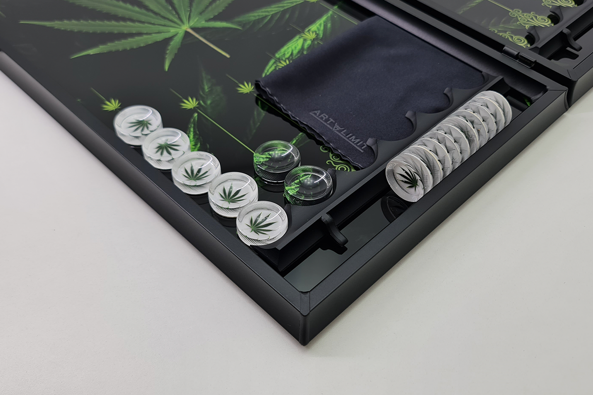 Exklusiv: „Green Spirit“ – Backgammon aus gehärtetem Glas