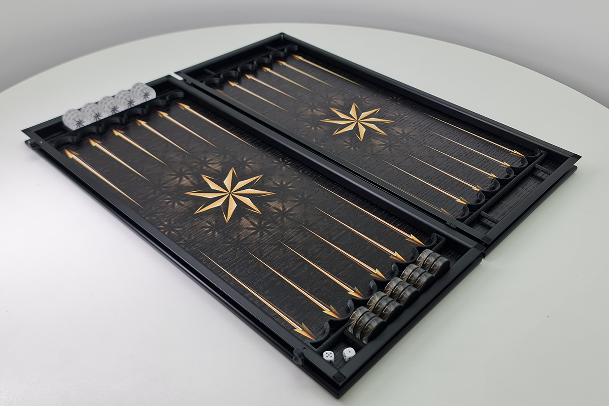 Exklusiv: „North Star“ – Backgammon aus Eichenfurnier