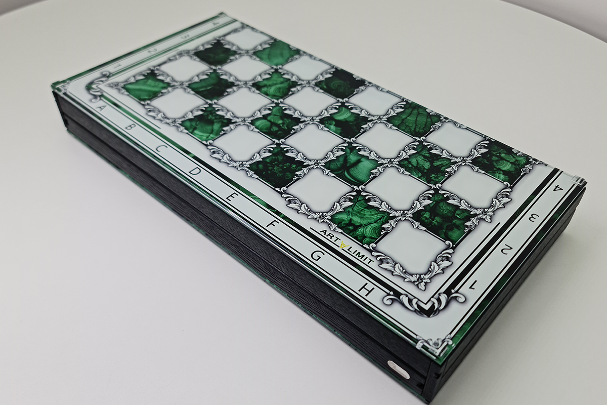 Exklusives Schach: „Imperial Jade“ – Grünes und transparentes Hartglas, 50×50 cm