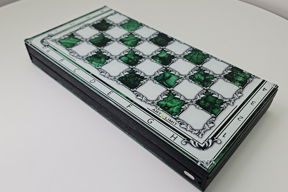 Exklusives Schach: „Imperial Jade“ – Grünes und transparentes Hartglas, 50×50 cm
