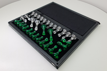 Exklusives Schach: „Imperial Jade“ – Grünes und transparentes Hartglas, 50×50 cm