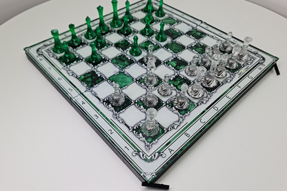 Exklusives Schach: „Imperial Jade“ – Grünes und transparentes Hartglas, 50×50 cm