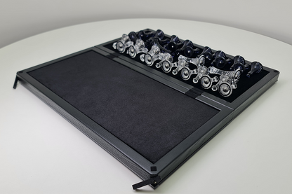 Exklusives Schach: „Spiral Elegance“ – Gehärtetes Glas, 50×50 cm