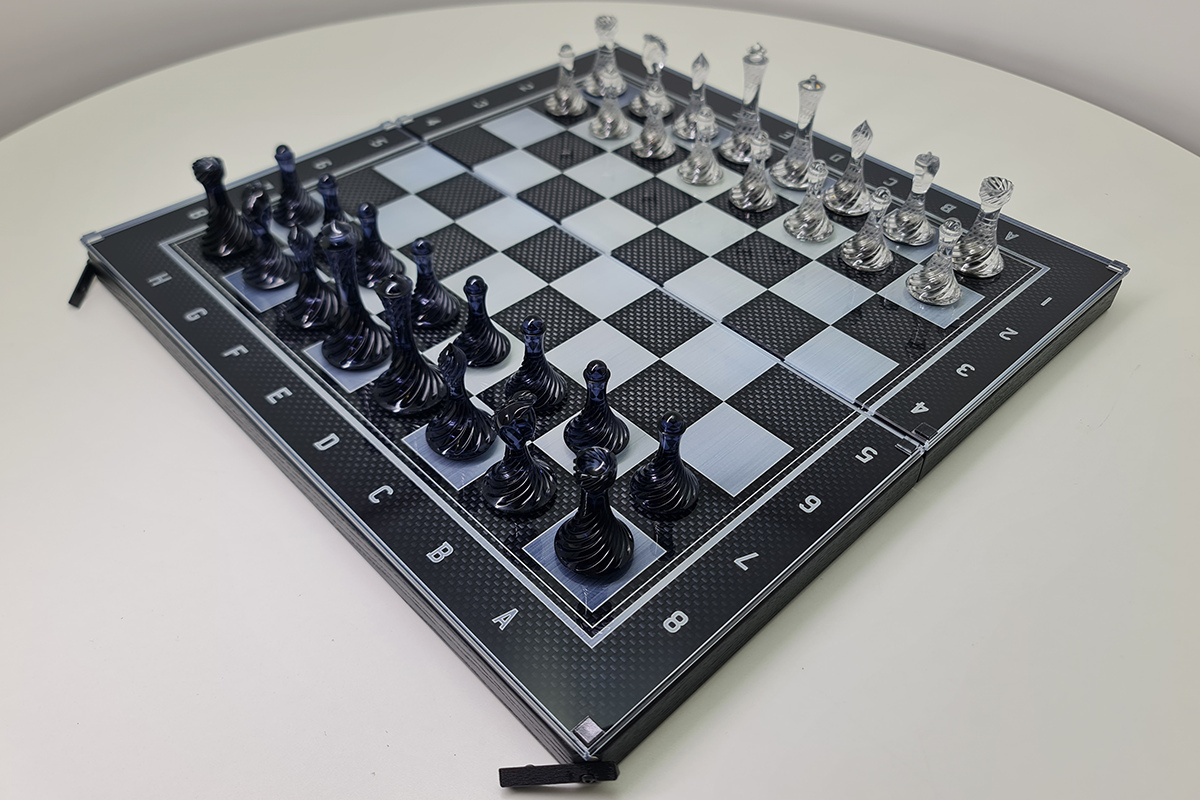 Exklusives Schach: „Spiral Elegance“ – Gehärtetes Glas, 50×50 cm